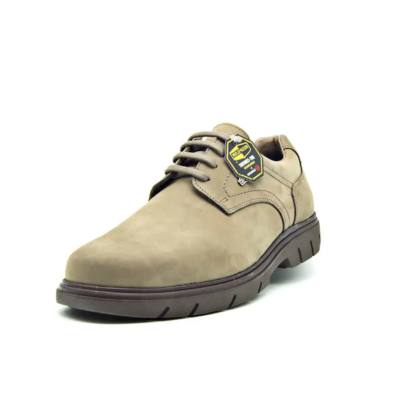 Zapatos Bay, casual con cordones hidrofugado modelo C510, color khaki-gris perspectiva.