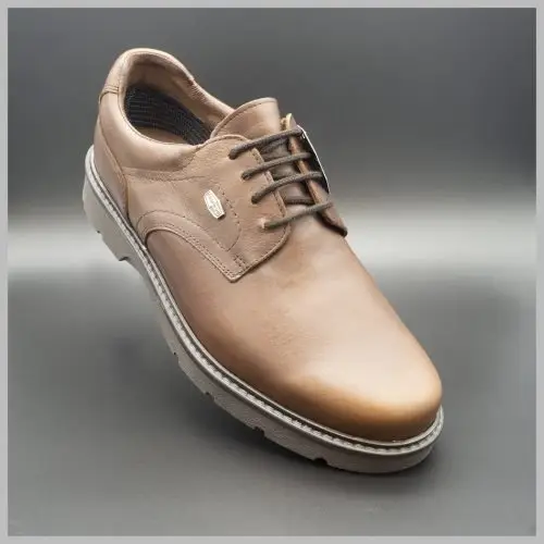 Derby impermeables de cuero marrón. Zapatos tecnológicos de lujo. BAY Mallorca 2020.