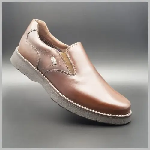 Manoletina marrón 2020. Piel napa.